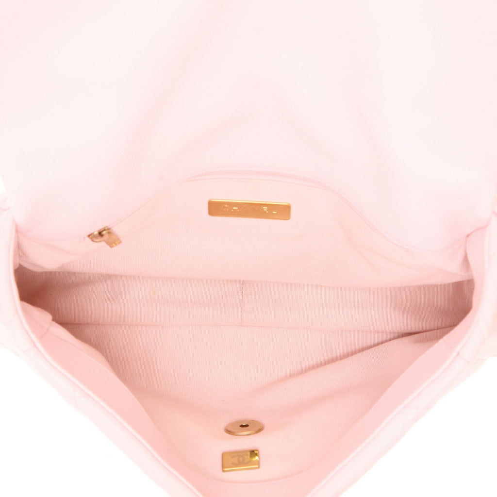 Chanel 19 handbag in pink quilted leather - DETAIL 3