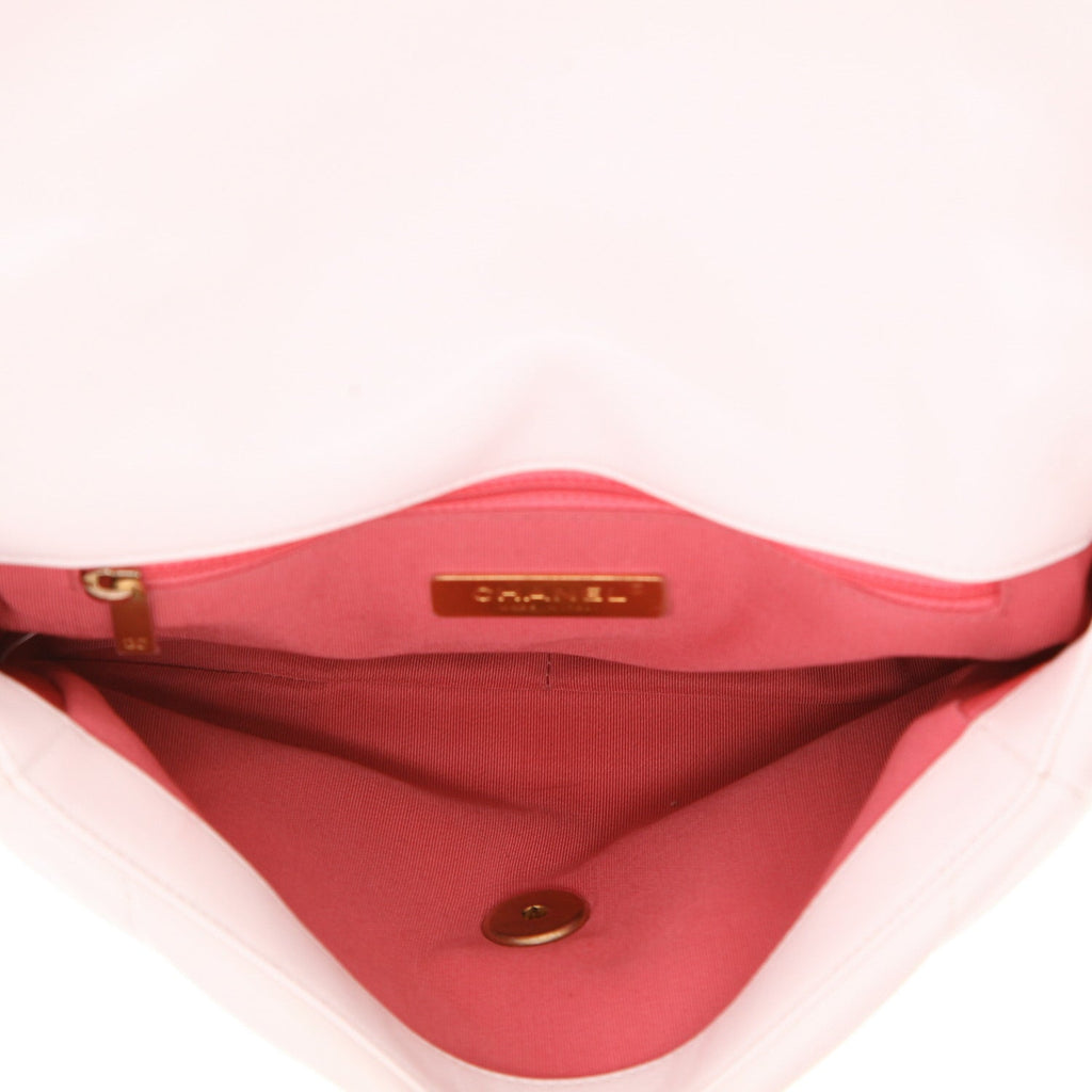 Chanel 19 shoulder bag in white quilted leather - DETAIL 3