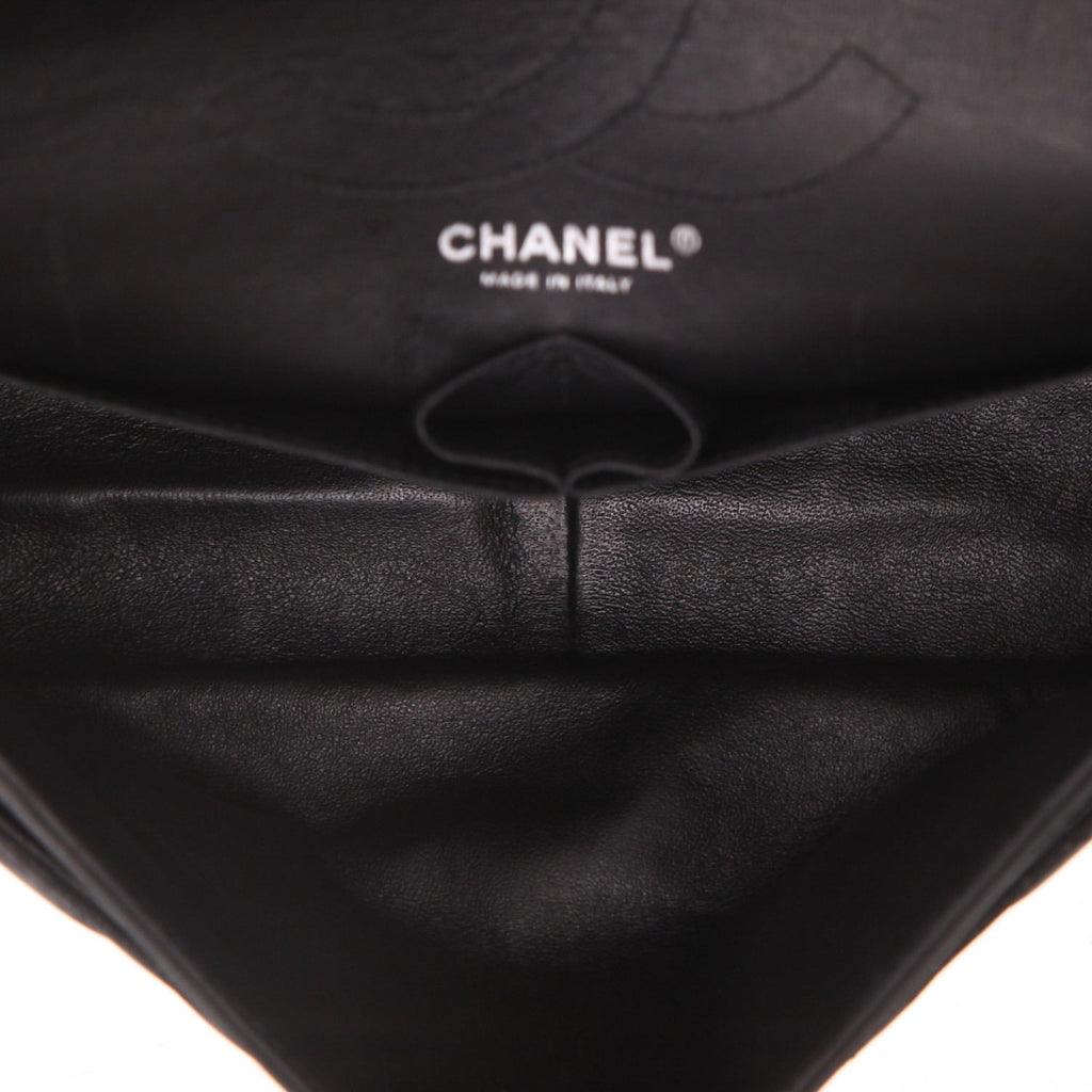 Chanel 2.55 large model shoulder bag in grey quilted iridescent leather - DETAIL 3