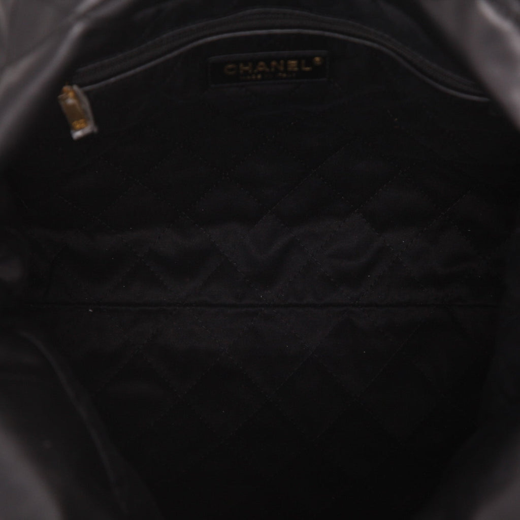 Chanel 22 small model handbag in black leather - DETAIL 3