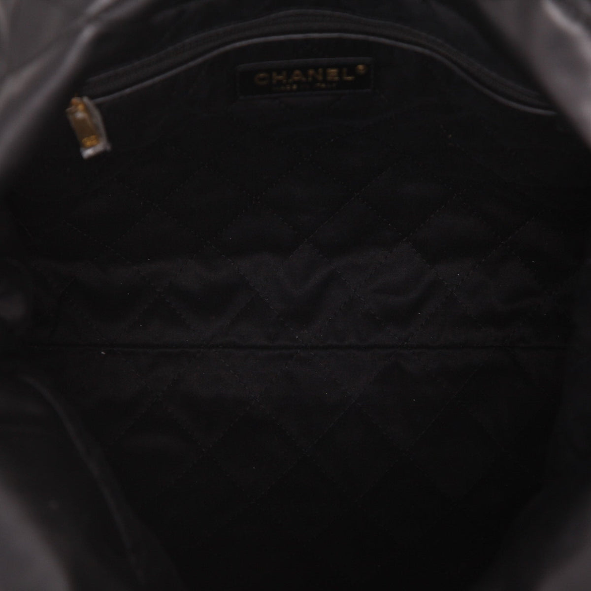 Chanel 22 small model handbag in black leather - DETAIL 3
