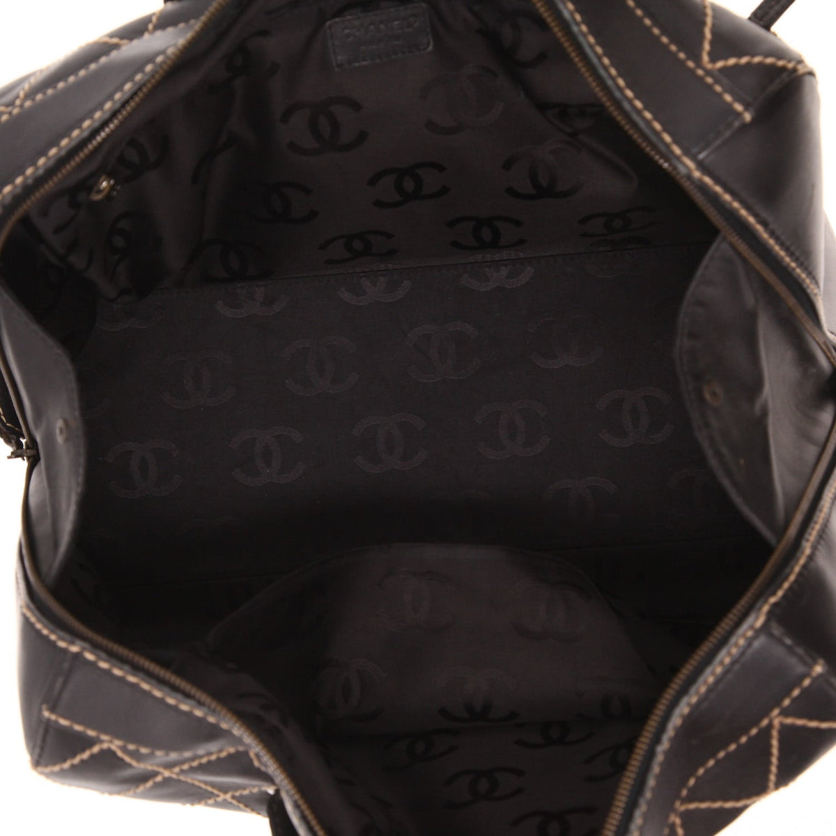 Chanel Boston handbag in black leather - DETAIL 3