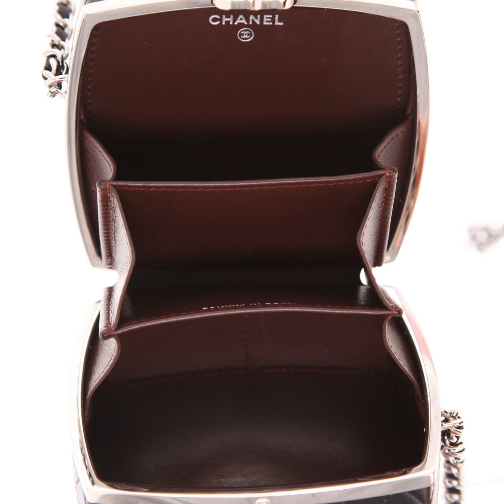 Chanel Editions Limitées clutch in black quilted leather - DETAIL 3