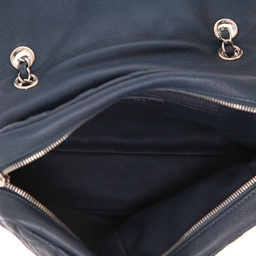 Chanel handbag Blue quilted grained leather flap bag - DETAIL 3