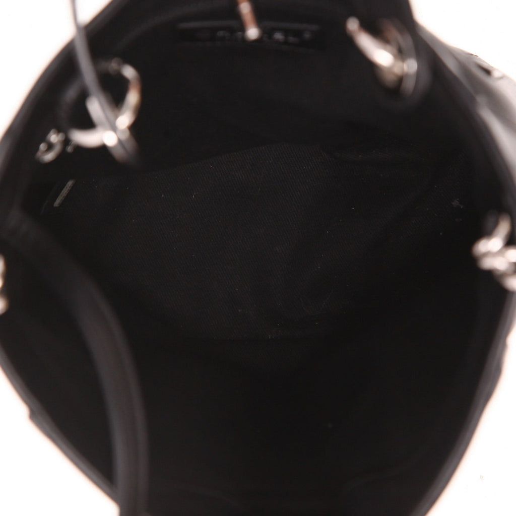 Chanel handbag in black quilted leather - DETAIL 3