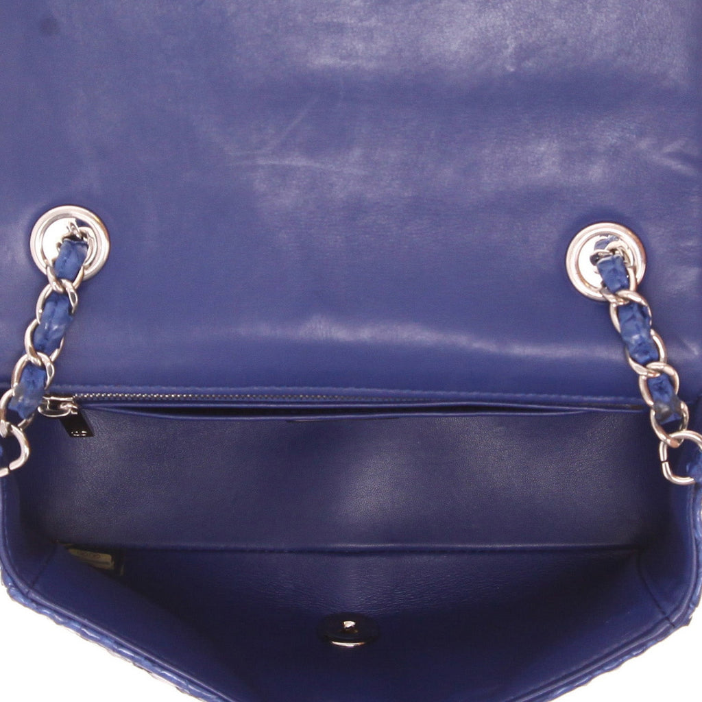 Chanel Mini Timeless shoulder bag in blue python - DETAIL 3