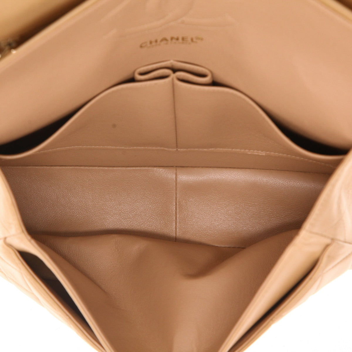 Chanel Timeless Classic handbag in beige quilted leather - DETAIL 3