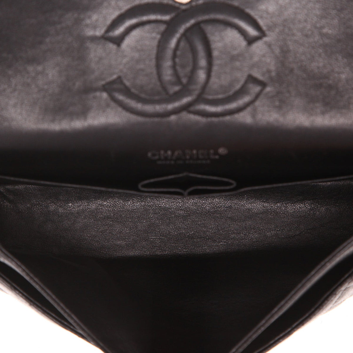 Chanel Timeless Classic handbag in black quilted grained leather - DETAIL 3