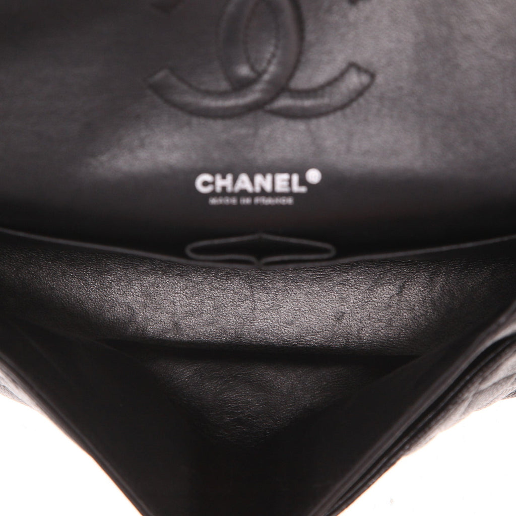 Chanel Timeless Classic handbag in black quilted grained leather - DETAIL 3