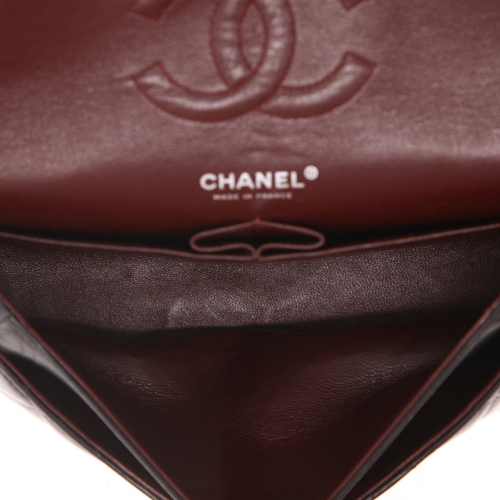 Chanel Timeless Classic handbag in black quilted leather - DETAIL 3