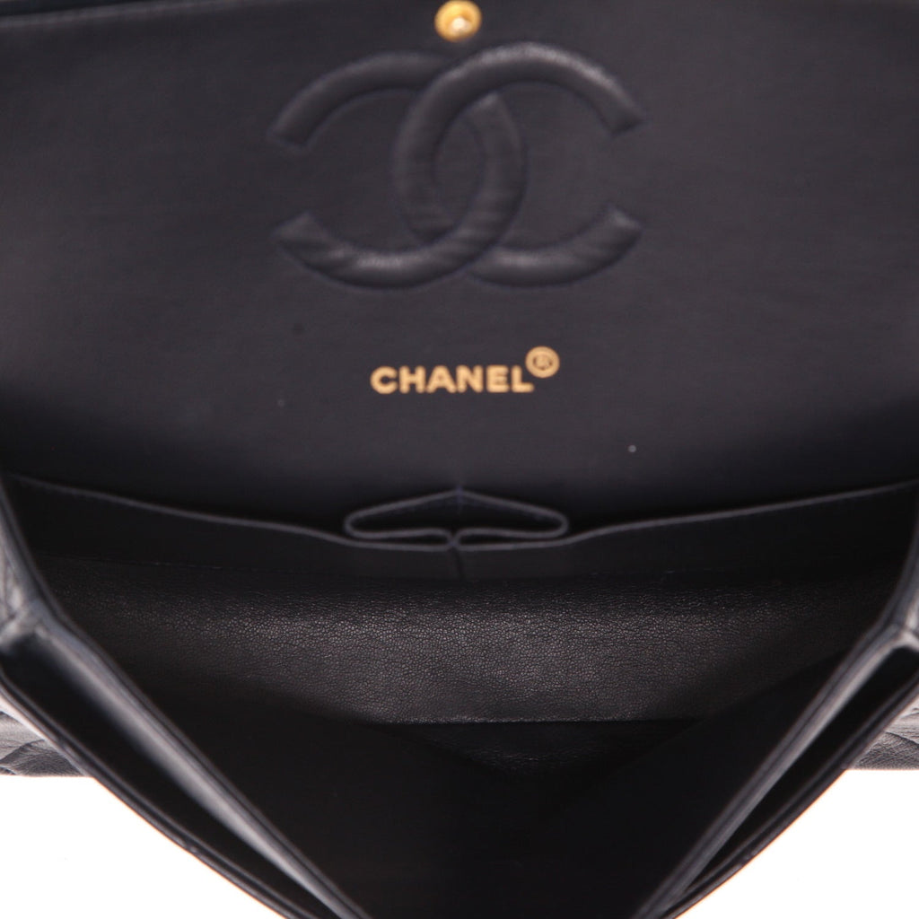 Chanel Timeless Classic handbag in navy blue quilted leather - DETAIL 3