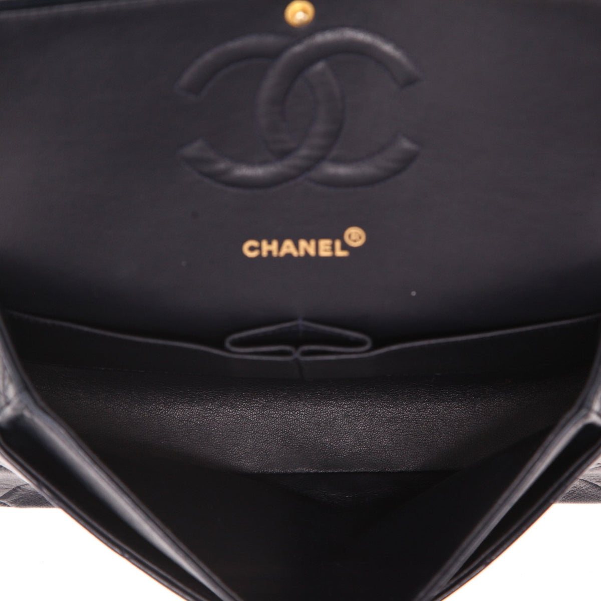 Chanel Timeless Classic handbag in navy blue quilted leather - DETAIL 3