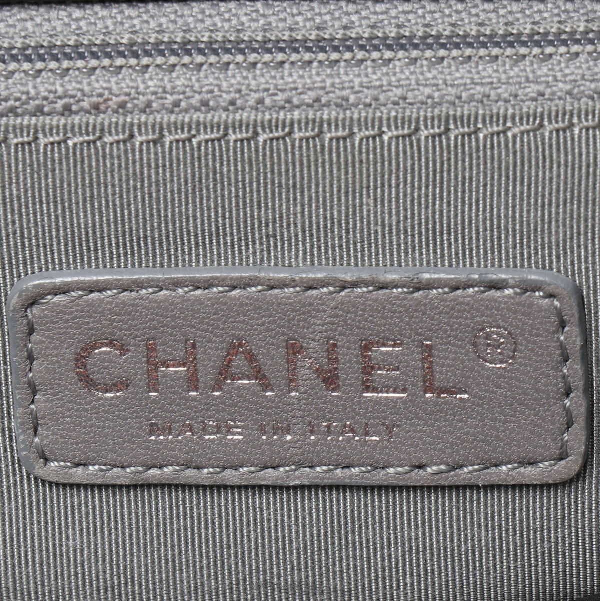 Chanel Timeless Classic medium model handbag in black quilted canvas and grey jersey - DETAIL 3