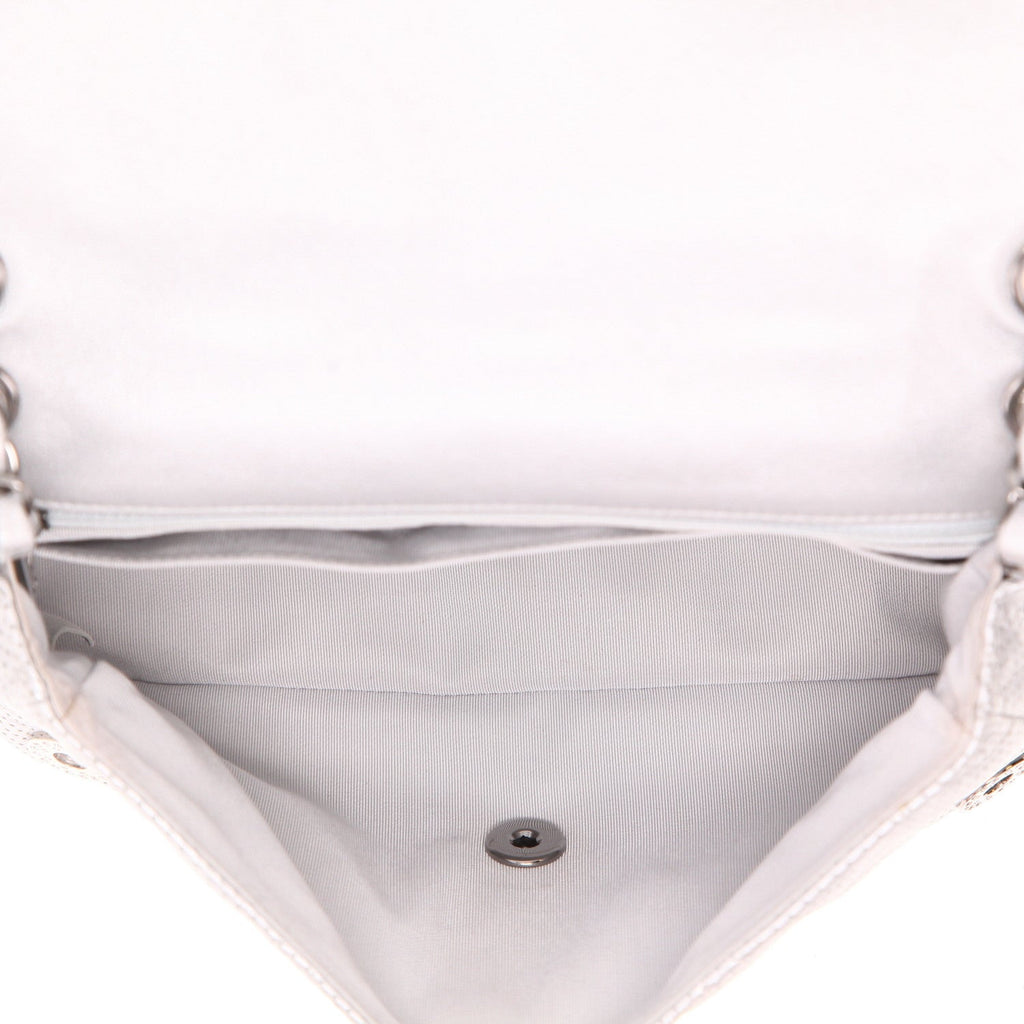 Chanel Timeless handbag in silver quilted leather - DETAIL 3