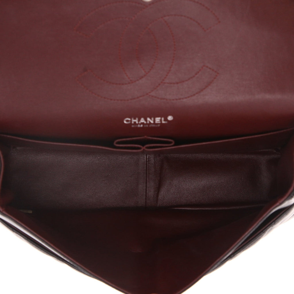 Chanel Timeless Jumbo handbag in black quilted leather - DETAIL 3