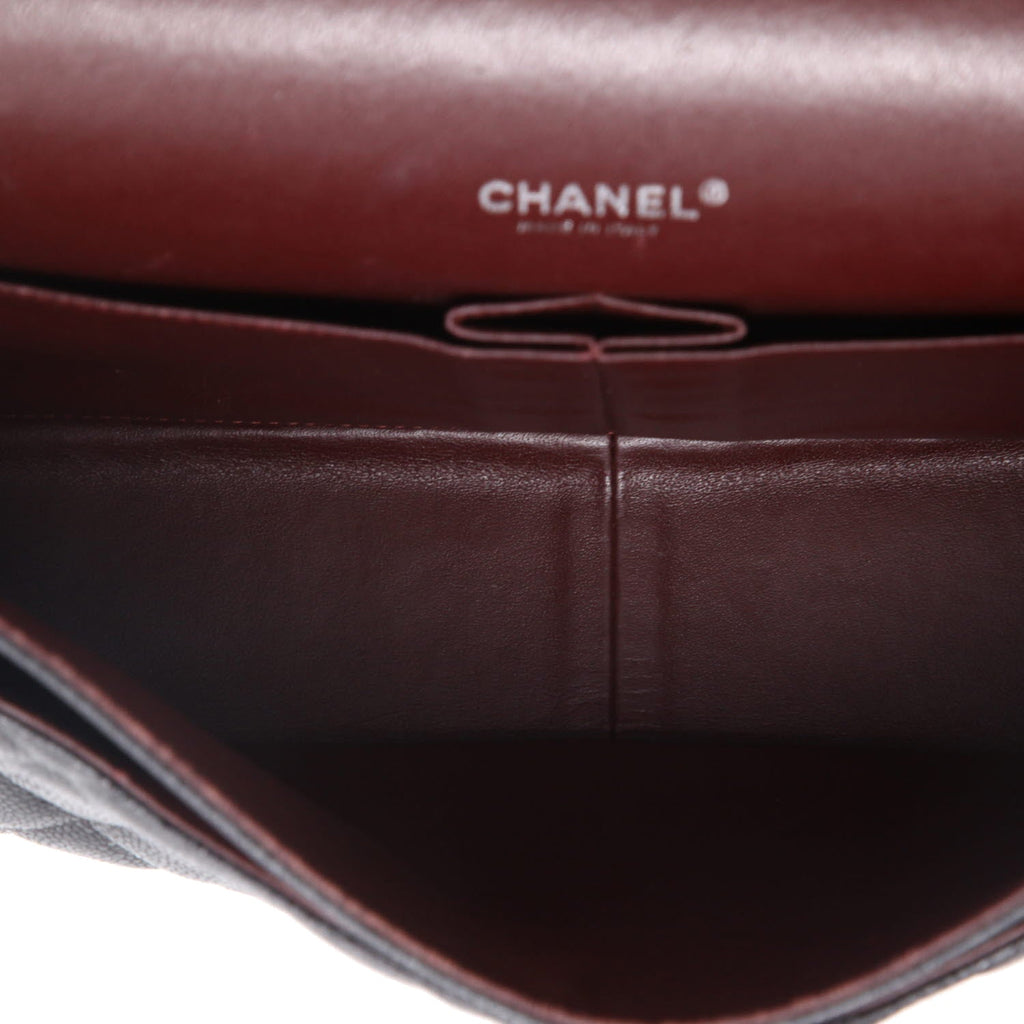 Chanel Timeless Maxi Jumbo shoulder bag in black quilted grained leather - DETAIL 3