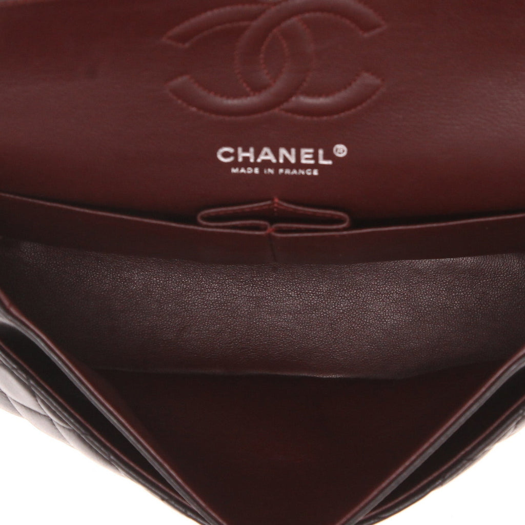 Chanel Timeless Petit shoulder bag in black quilted leather - DETAIL 3