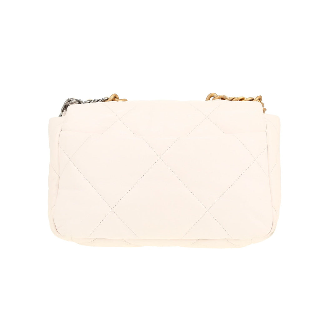 Chanel 19 shoulder bag in white quilted leather - DETAIL 4