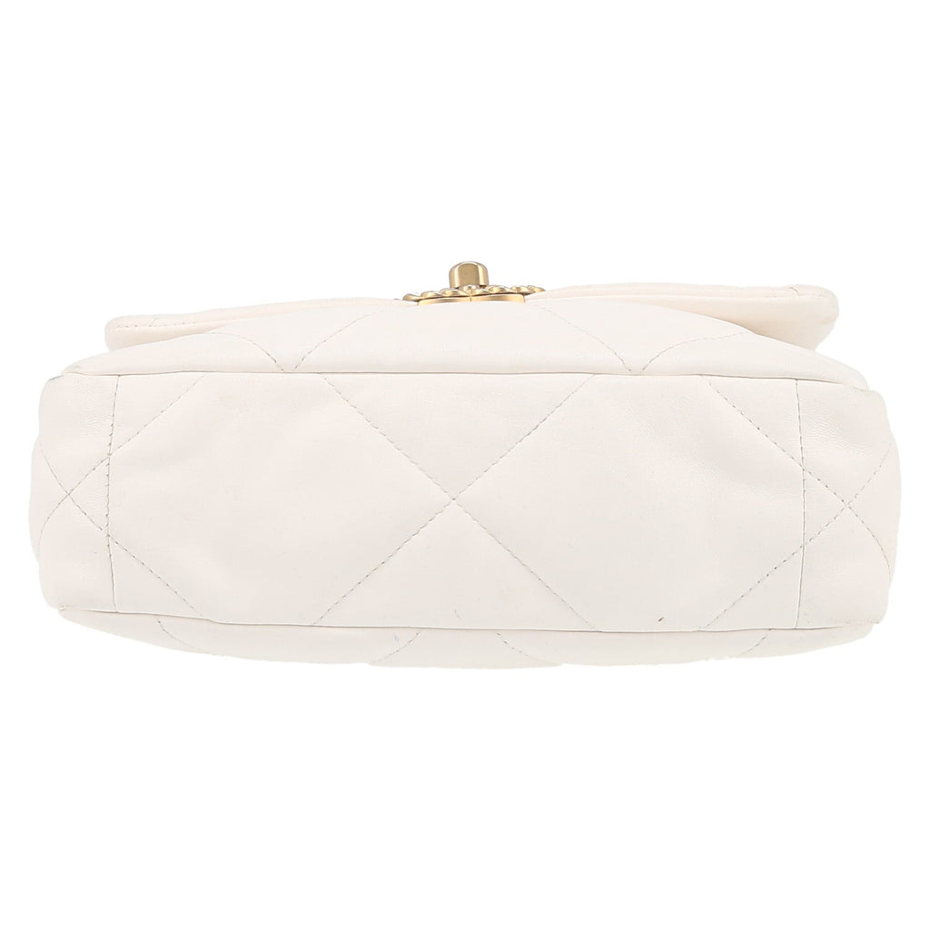 Chanel 19 shoulder bag in white quilted leather - DETAIL 4