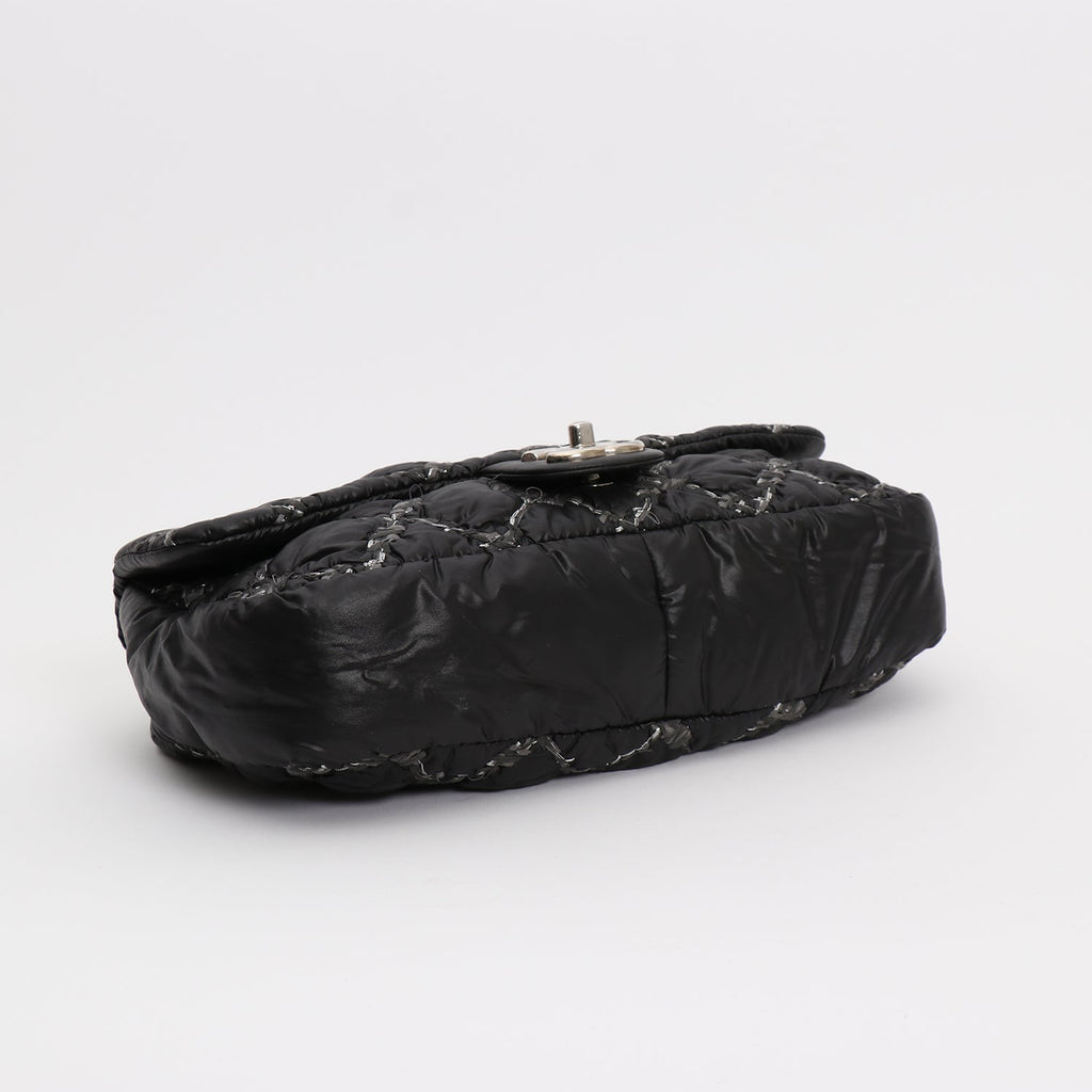 Chanel Timeless Classic medium model handbag in black quilted canvas and grey jersey - DETAIL 4