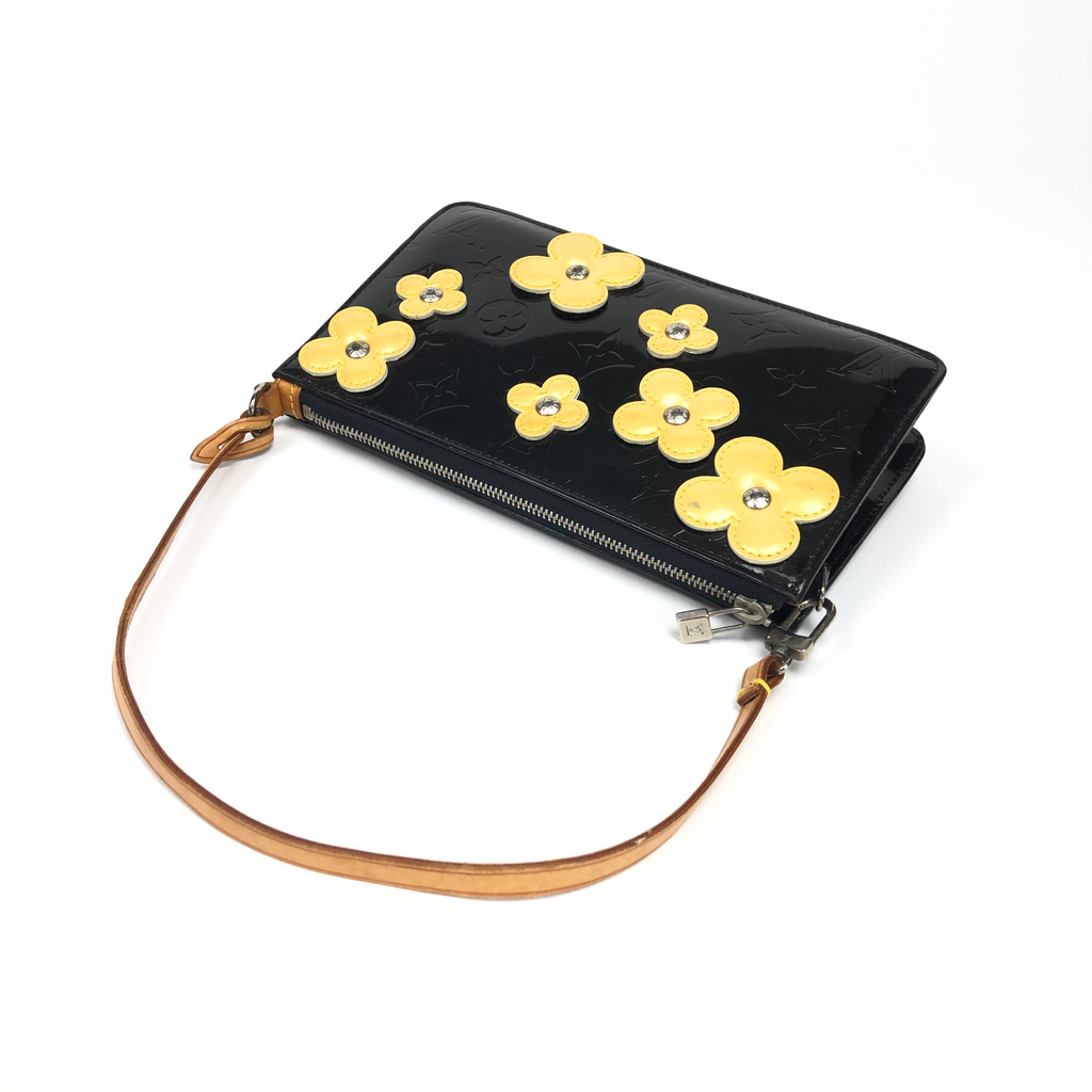 LOUIS VUITTON VERNIS POCHETTE SHOULDER BAG