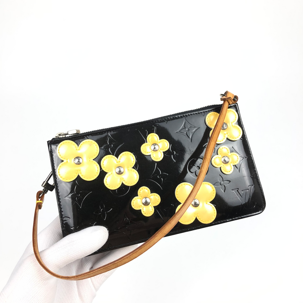 LOUIS VUITTON VERNIS POCHETTE SHOULDER BAG